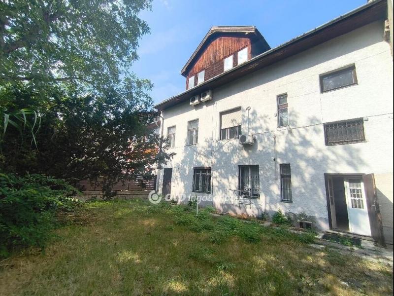 Eladó családi ház Budapest