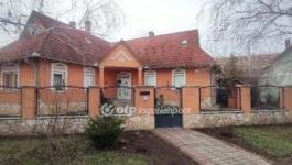 Eladó családi ház Szolnok