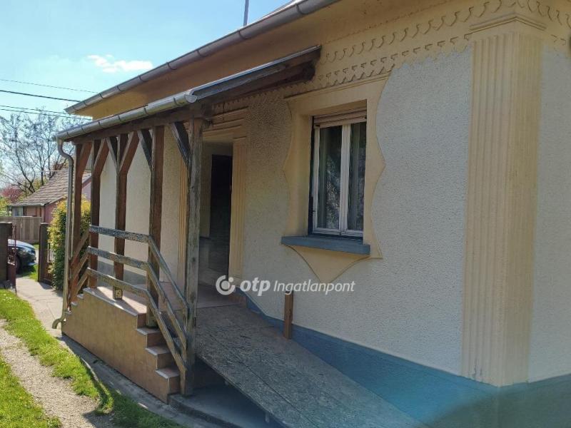 Eladó családi ház Perkáta