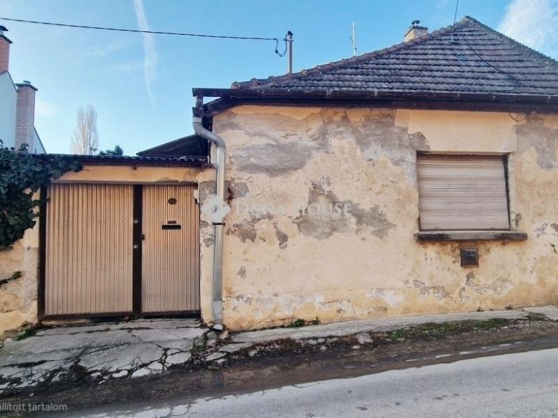 Eladó családi ház Vác