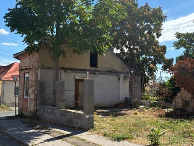 Eladó családi ház Pécs