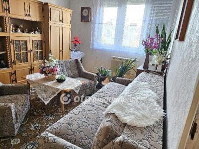 Eladó lakás Nagykőrös