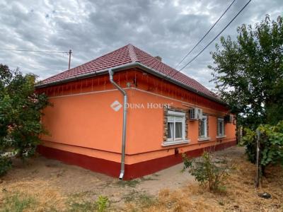 Eladó családi ház Dánszentmiklós