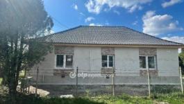 Eladó családi ház Újszász