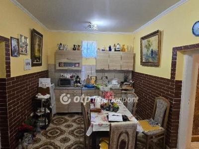 Eladó családi ház Mikepércs