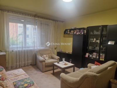 Eladó lakás Komló