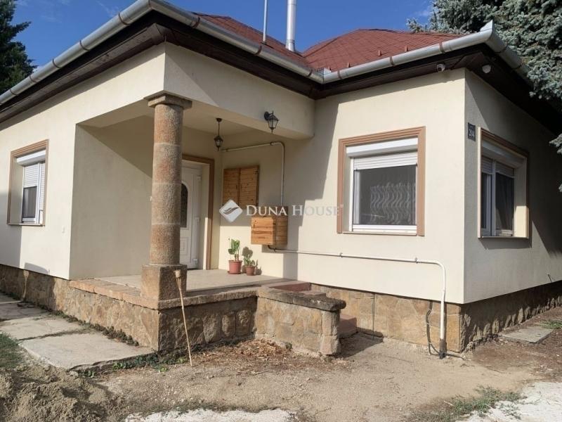 Eladó családi ház Vecsés