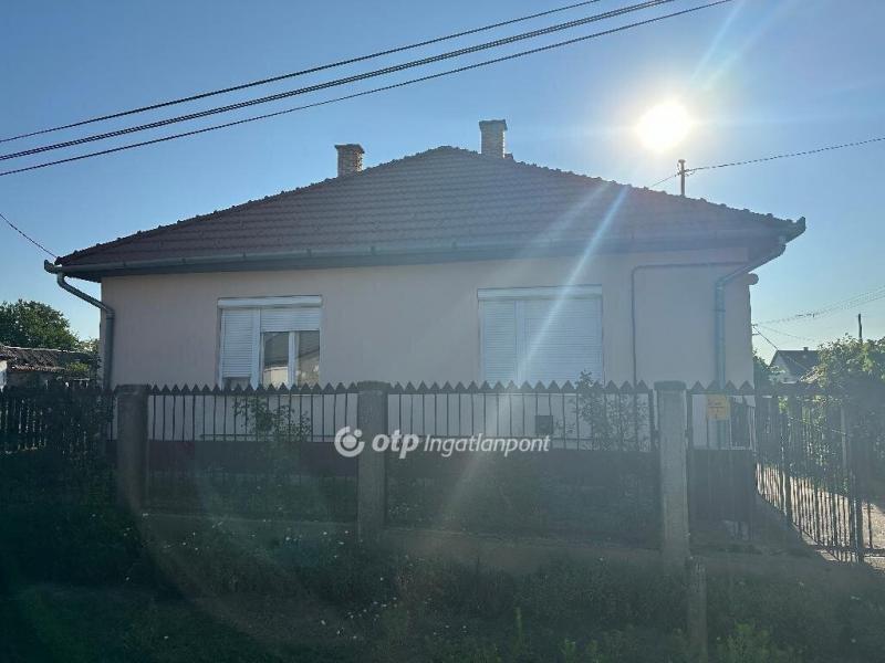 Eladó családi ház Kántorjánosi