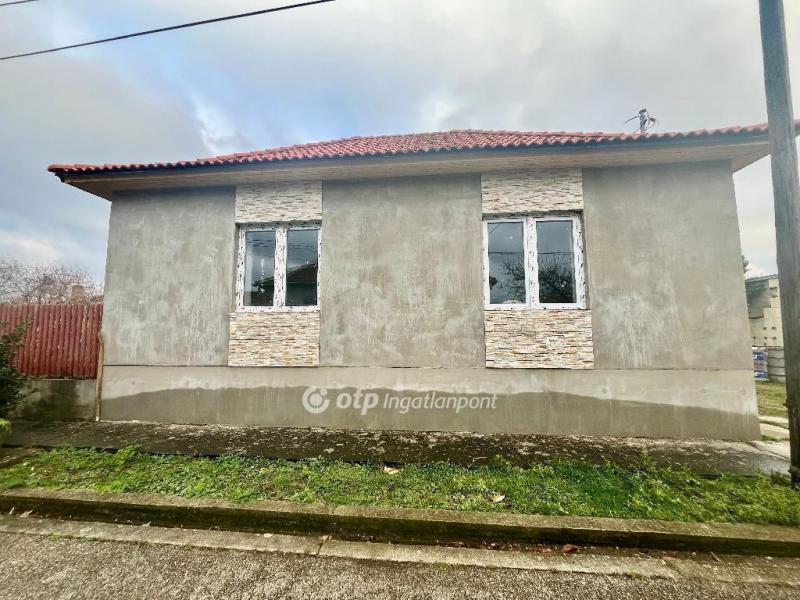 Eladó családi ház Szolnok