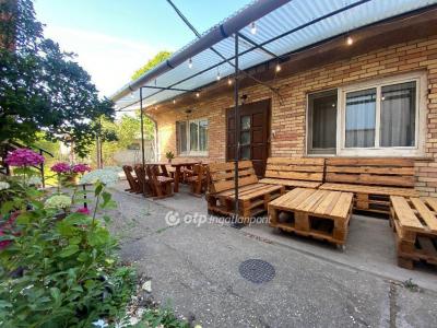 Eladó családi ház Budapest