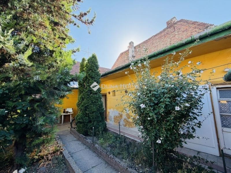 Eladó családi ház Esztergom