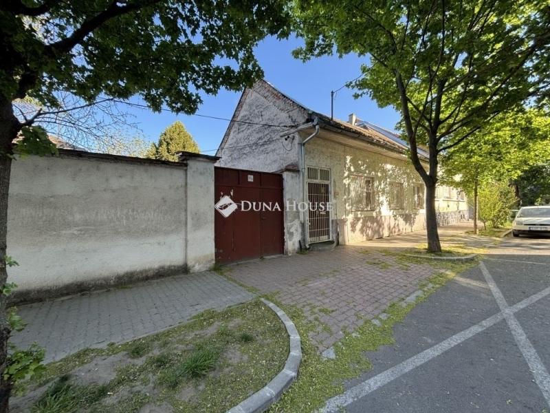 Eladó családi ház Budapest