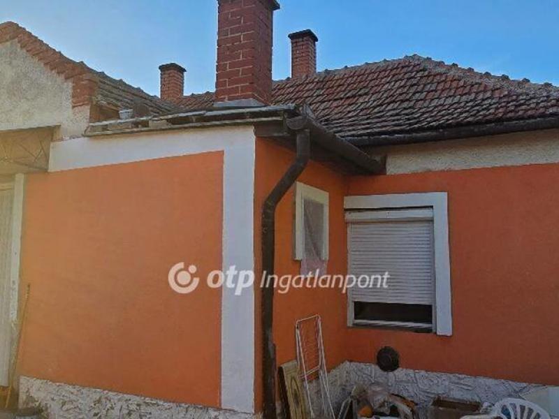 Eladó családi ház Mikepércs