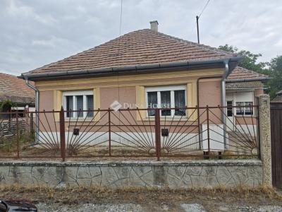 Eladó családi ház Szentmártonkáta