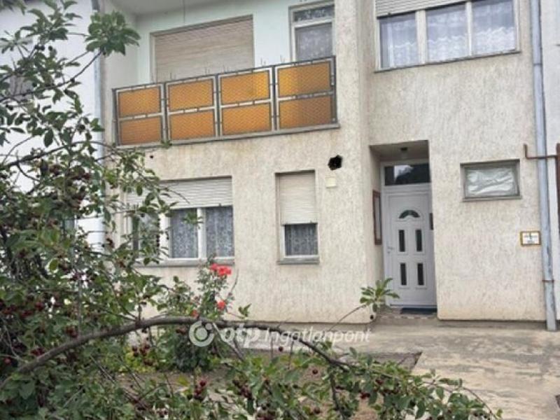 Eladó sorház Bátaszék