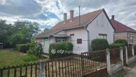 Eladó családi ház Tetétlen