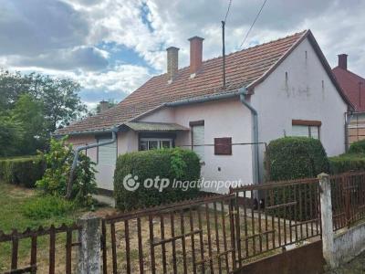 Eladó családi ház Tetétlen