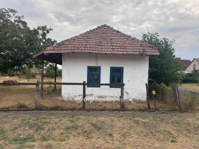 Eladó családi ház Poroszló