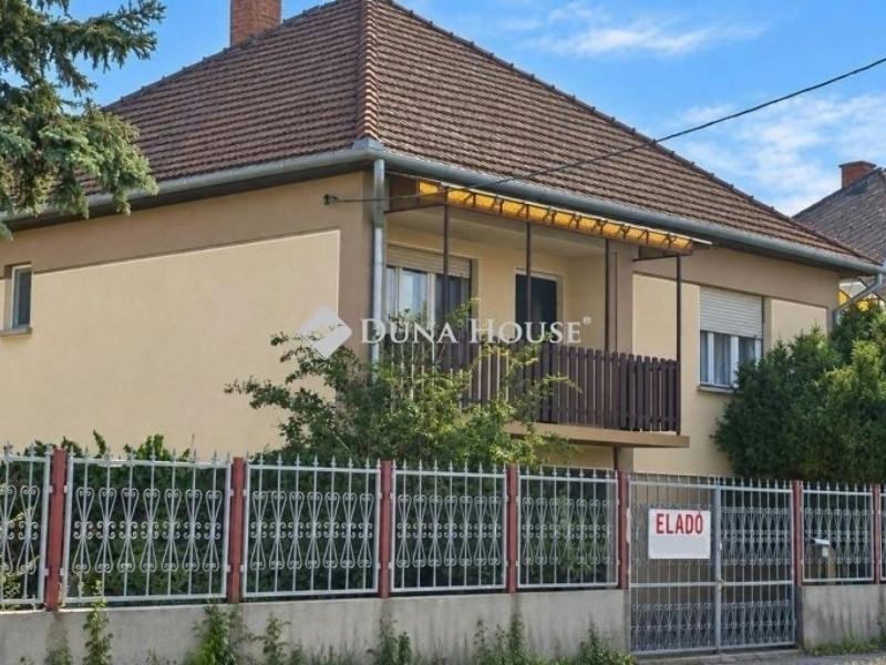 Eladó családi ház Tápiószentmárton