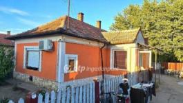 Eladó családi ház Mikepércs