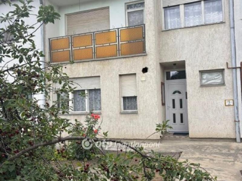 Eladó sorház Bátaszék