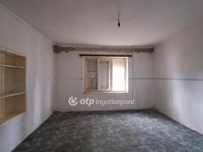 Eladó családi ház Kenderes