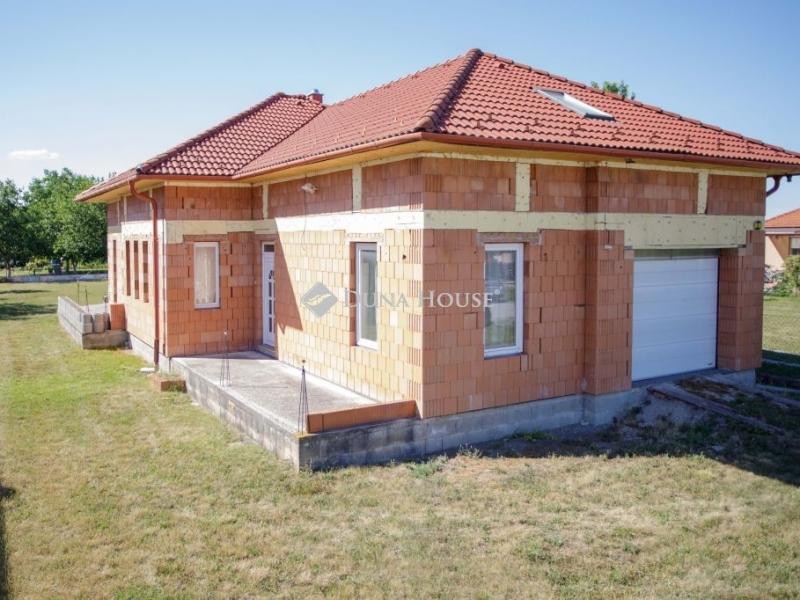Eladó családi ház Lébény