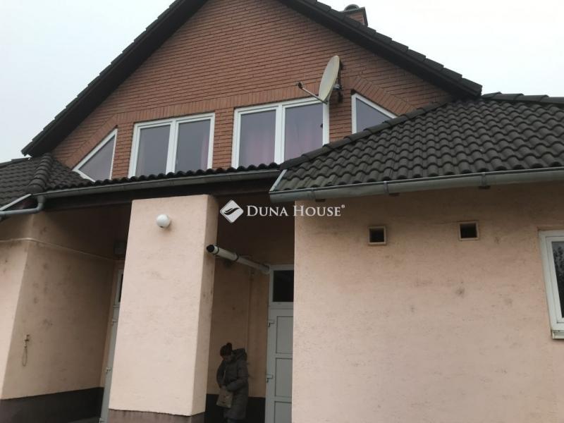 Eladó családi ház Nagyvenyim