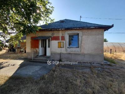 Eladó családi ház Jászfényszaru