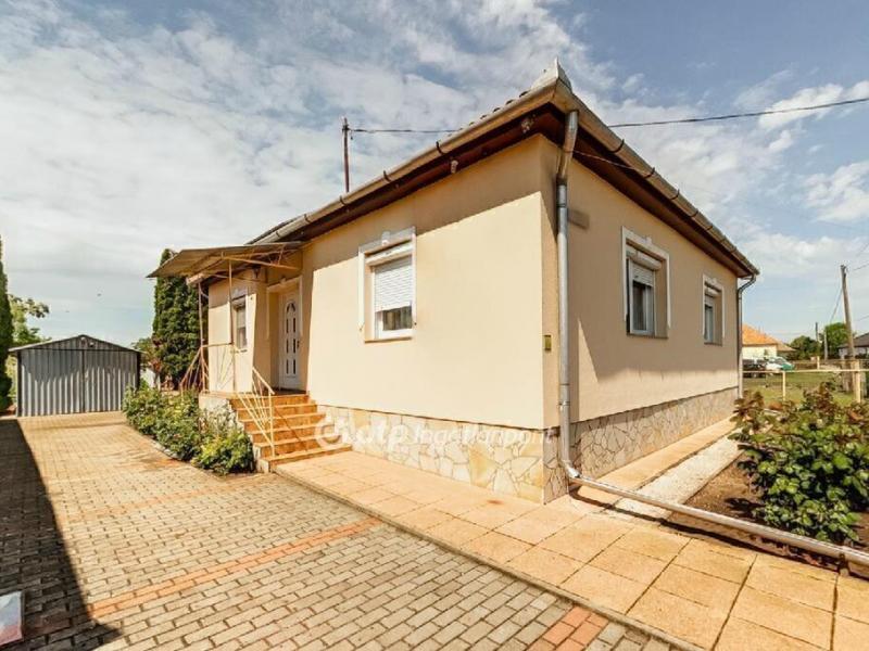 Eladó családi ház Mezőkeresztes