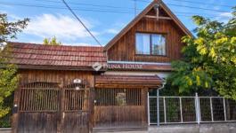 Eladó családi ház Úri