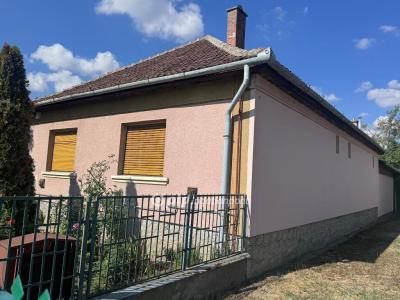 Eladó családi ház Poroszló