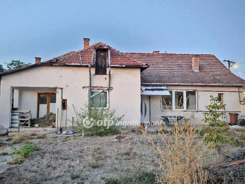 Eladó családi ház Csongrád