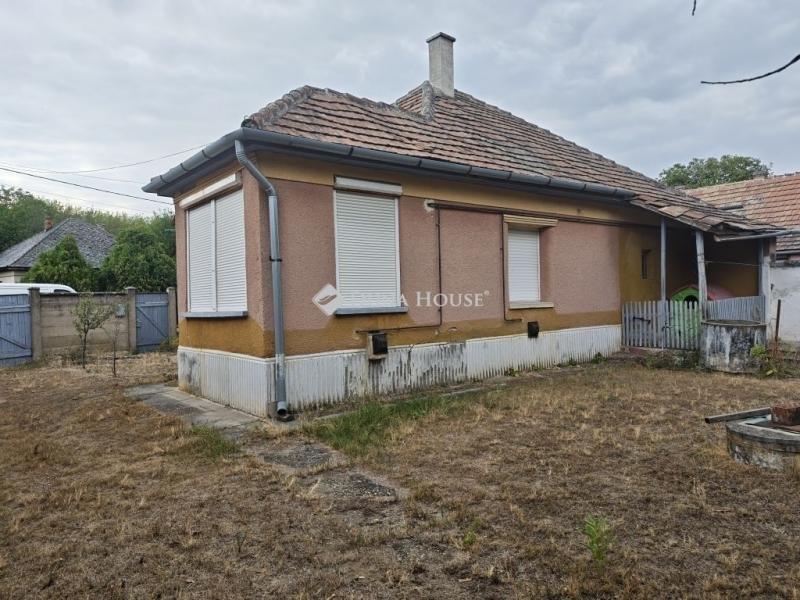 Eladó családi ház Szentmártonkáta