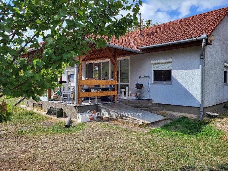 Eladó családi ház Siófok