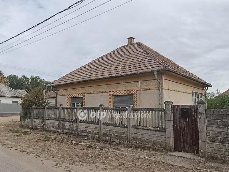 Eladó családi ház Tápiószecső