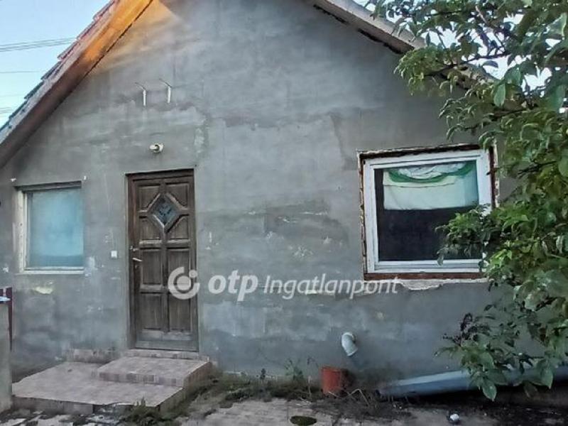 Eladó családi ház Érd