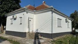 Eladó családi ház Poroszló