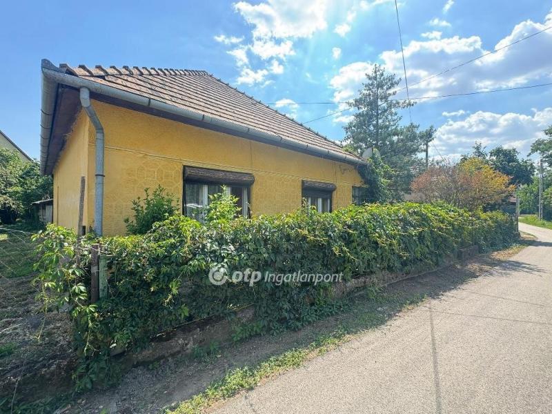 Eladó családi ház Poroszló