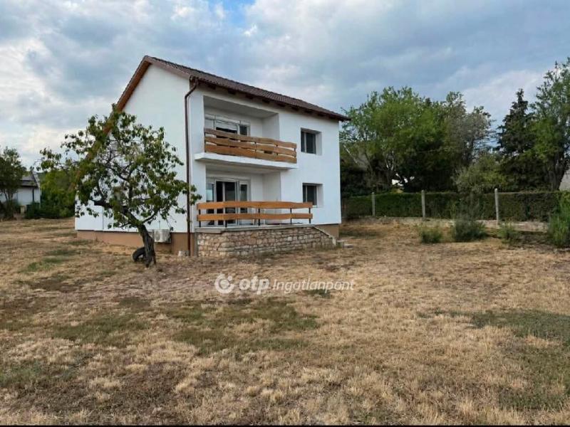 Eladó családi ház Balatonalmádi