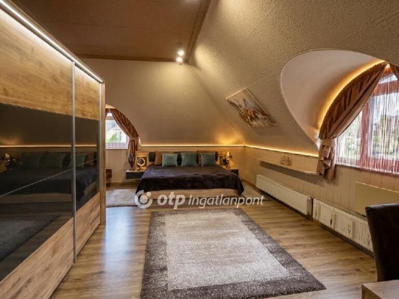 Eladó családi ház Budaörs