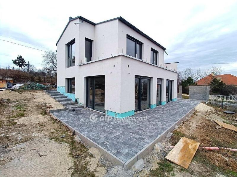 Eladó családi ház Velence