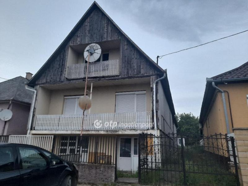 Eladó családi ház Ajak