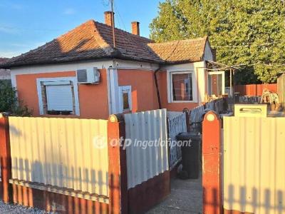 Eladó családi ház Mikepércs