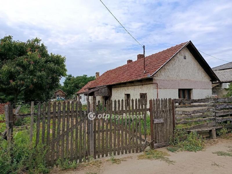 Eladó családi ház Téglás