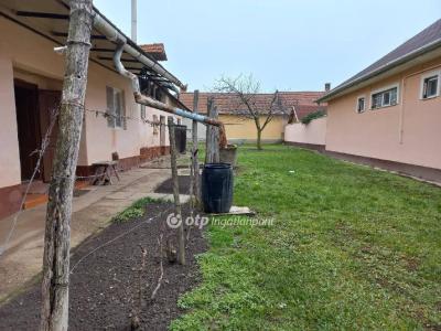 Eladó családi ház - 4220 Hajdúböszörmény