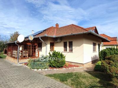 Eladó családi ház - 8649 Balatonberény