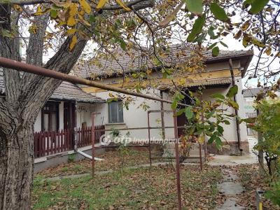 Eladó családi ház - 5052 Újszász, Kolozsvári körút