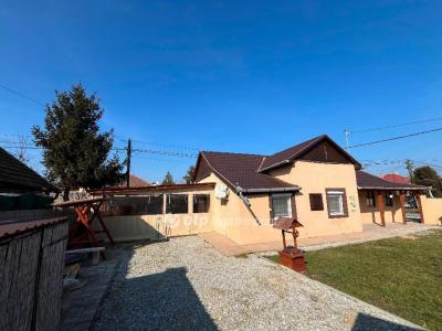 Eladó családi ház - 5350 Tiszafüred