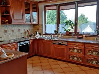 Eladó családi ház - 2500 Esztergom